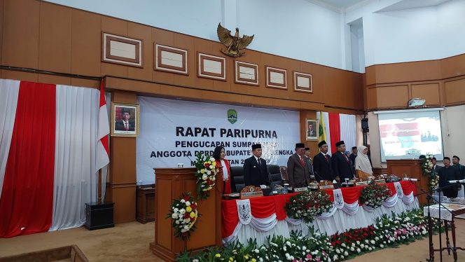 
					Wakapolres Majalengka Hadiri Rapat Paripurna Pengucapan Sumpah/Janji Anggota DPRD Kabupaten Majalengka Masa Jabatan 2024-2029