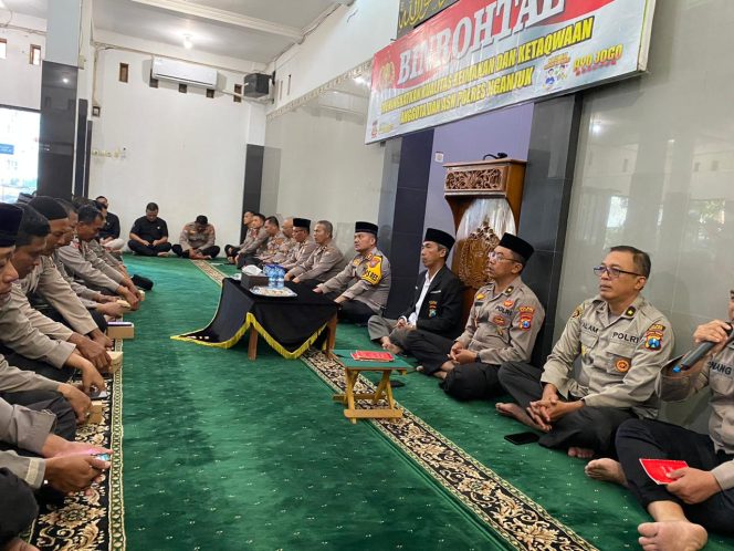 
					Polres Nganjuk Gelar Program Pembinaan Rohani dan Mental dalam Upaya Penguatan Keimanan dan Keikhlasan