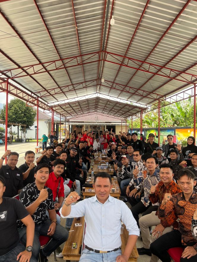 
					19 Organisasi Perkumpulan dan Asosiasi Komunitas Nyatakan Dukungan Kepada Cabup Parosil Mabsus
