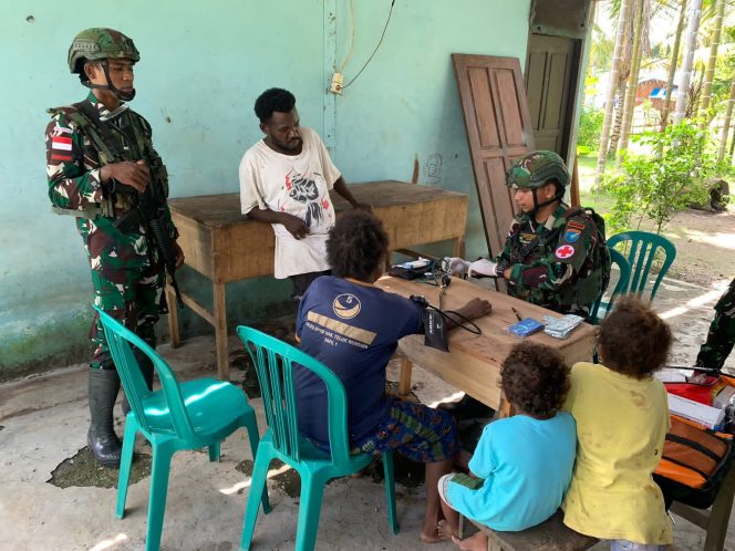 
					Yonif 642/Kps Berikan Pelayanan Kesehatan di Kampung Naikere