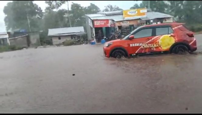 
					Kurangnya Perhatian Pemerintah Adanya  Jalan Kabupaten Dua Kecamatan Terendam Air
