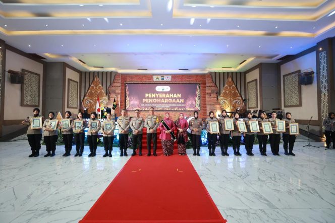 
					Giliran Briptu Fita Harumkan Nama Polres, Sabet Juara Tiga Lomba MC dalam Bahasa Inggris