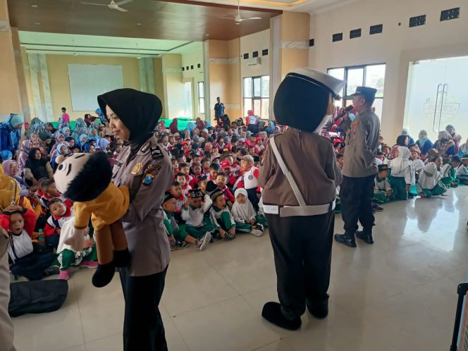 
					Polres Nganjuk Terima Kunjungan perwakilan Siswa PAUD dan SD Negeri se – Kabupaten Nganjuk